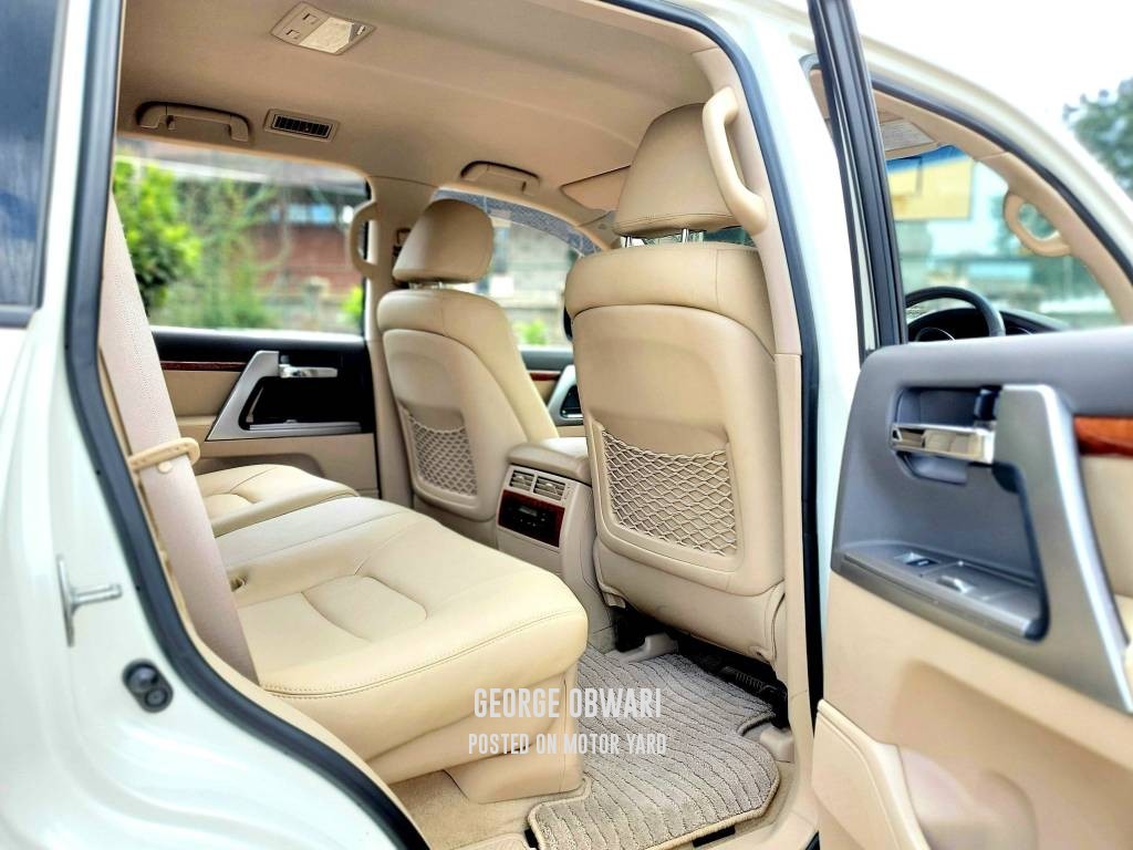 Toyota Land Cruiser 2016 Pearl