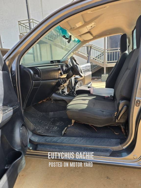 Toyota Hilux 2016 Grey