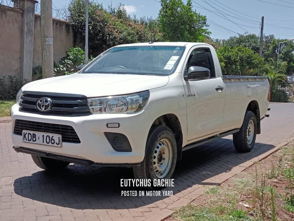 Toyota Hilux 2020 White