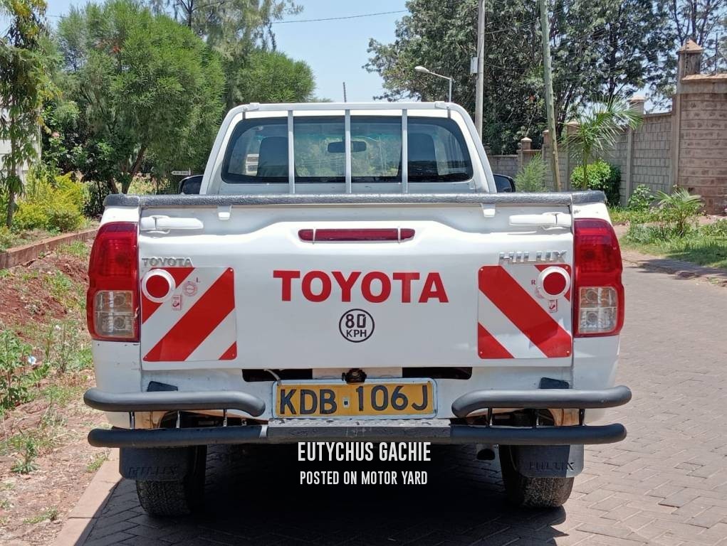Toyota Hilux 2020 White