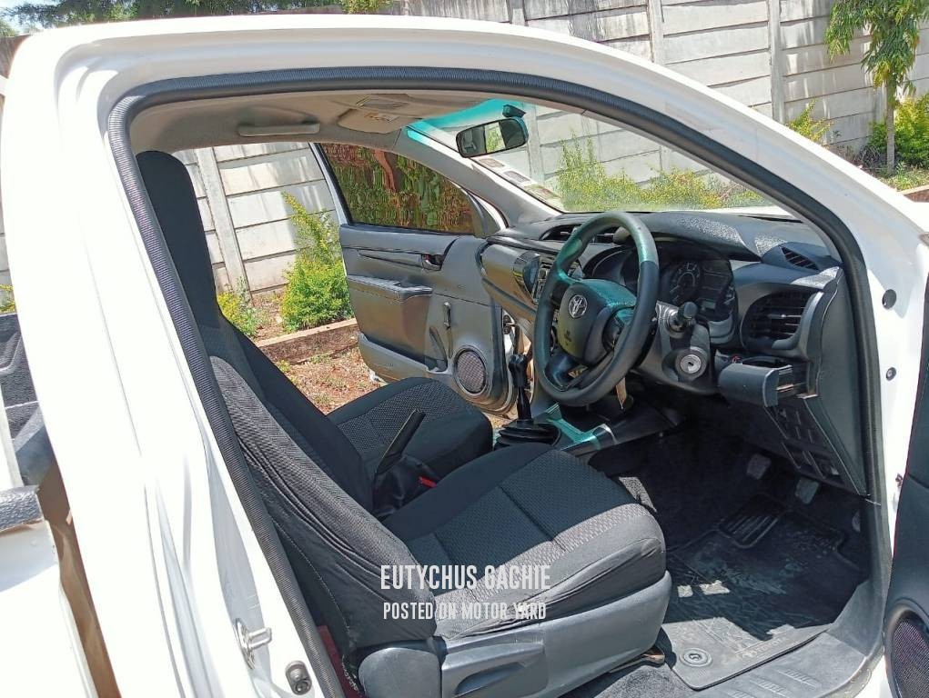 Toyota Hilux 2020 White