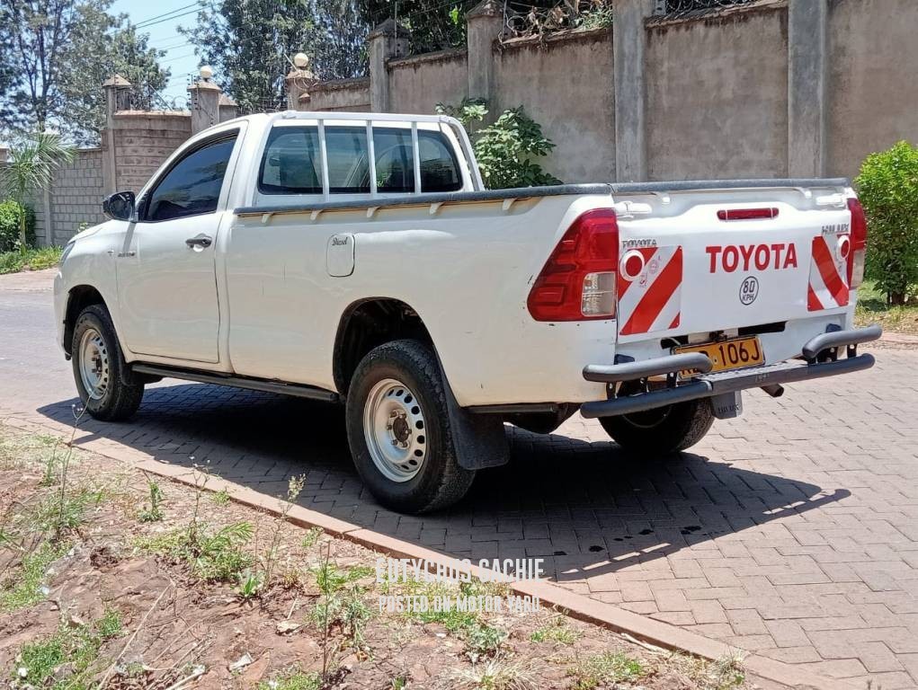 Toyota Hilux 2020 White