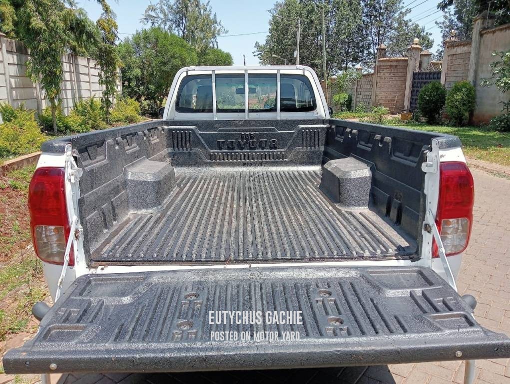 Toyota Hilux 2020 White
