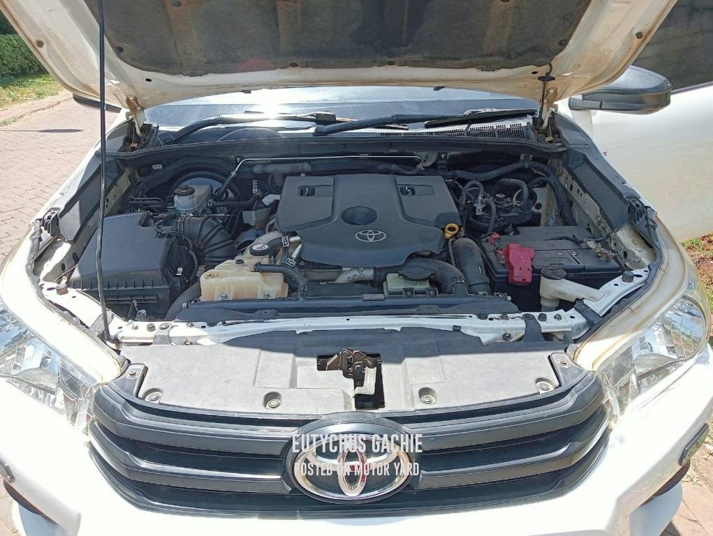Toyota Hilux 2020 White