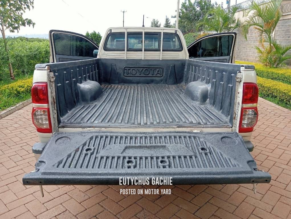 Toyota Hilux 2014 Grey