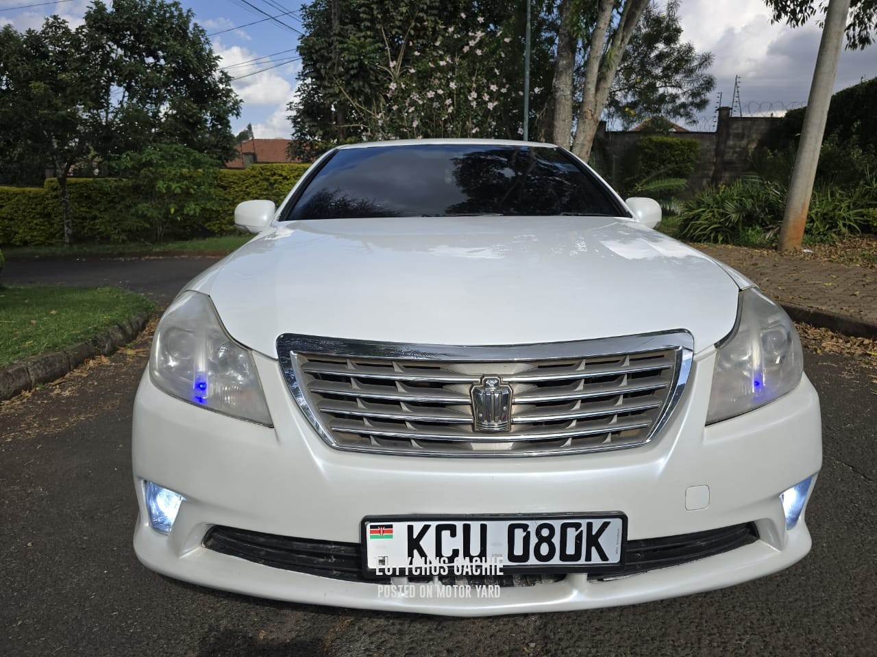 Toyota Crown 2011 White