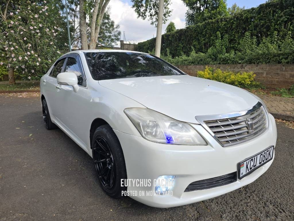 Toyota Crown 2011 White