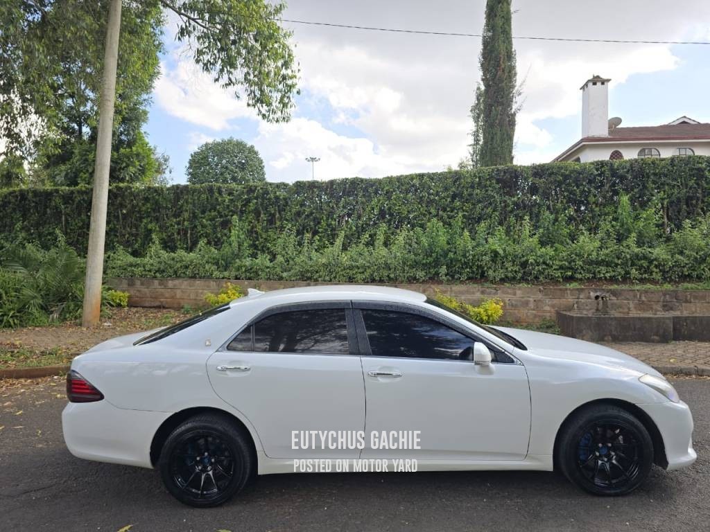 Toyota Crown 2011 White