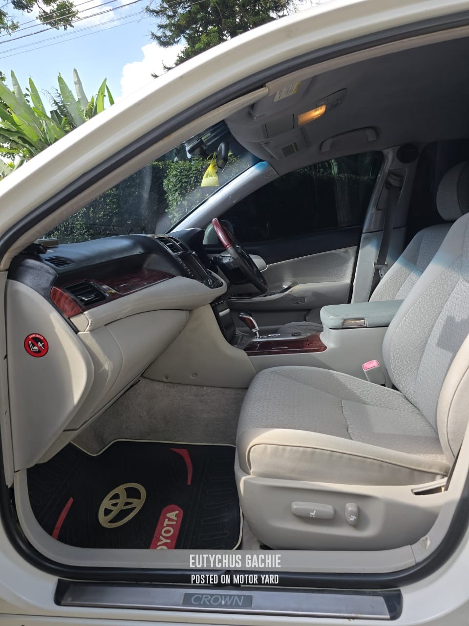 Toyota Crown 2011 White