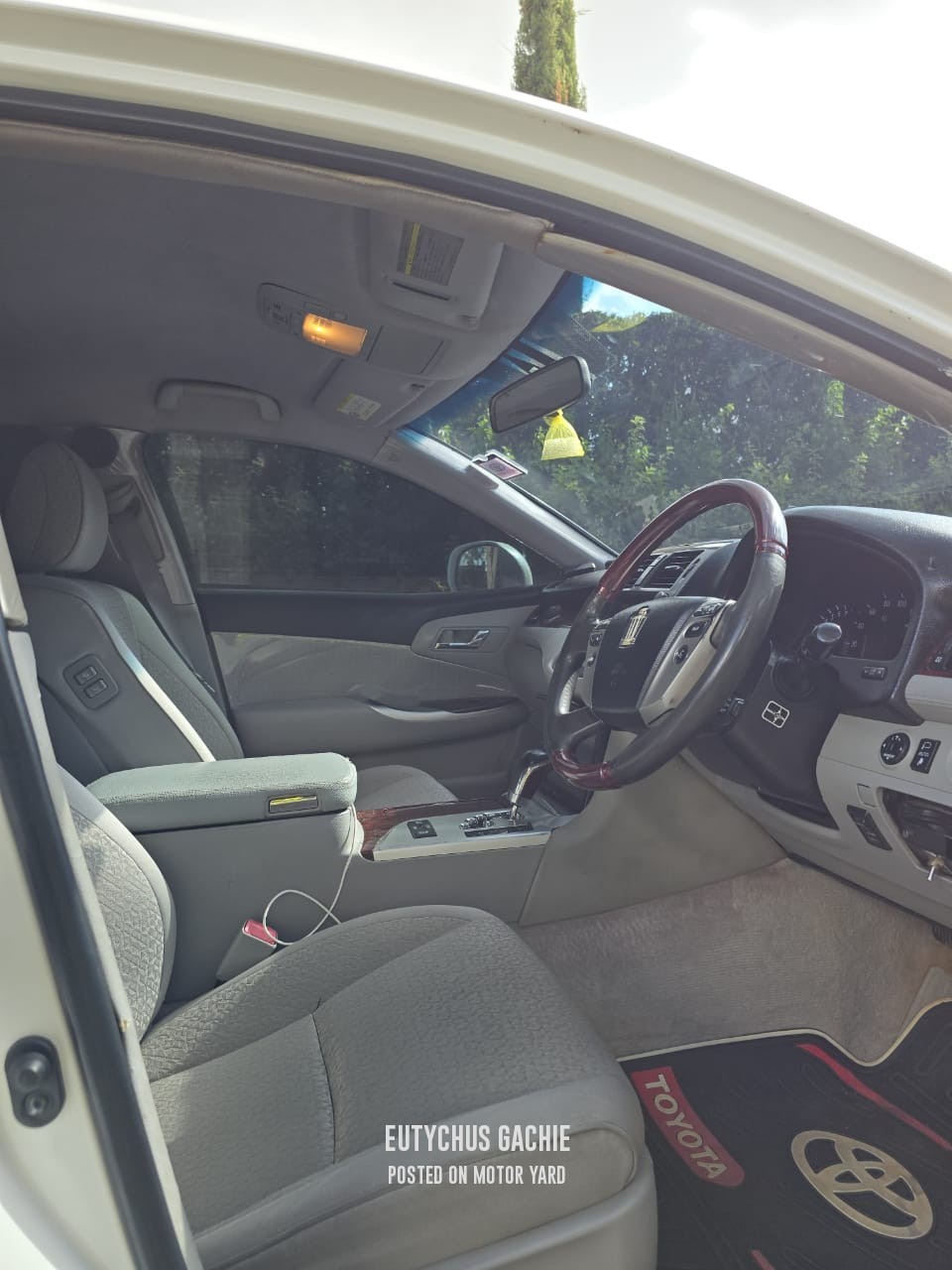 Toyota Crown 2011 White