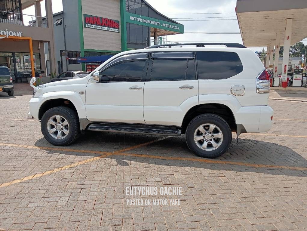 Toyota Land Cruiser Prado 2006 White