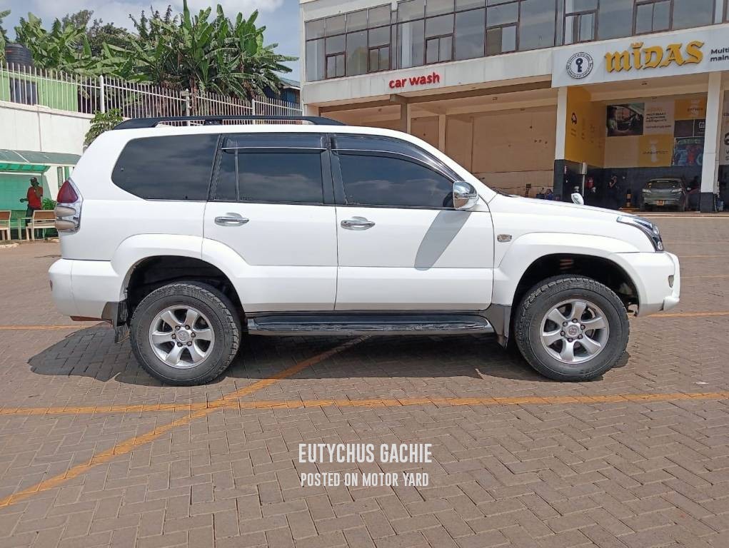 Toyota Land Cruiser Prado 2006 White
