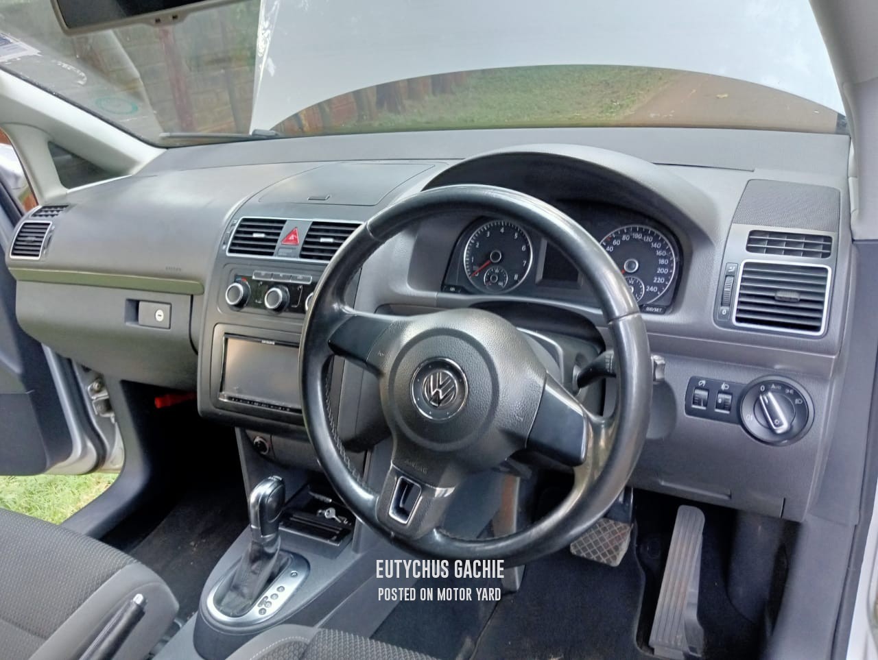 Volkswagen Touran 2011 Silver