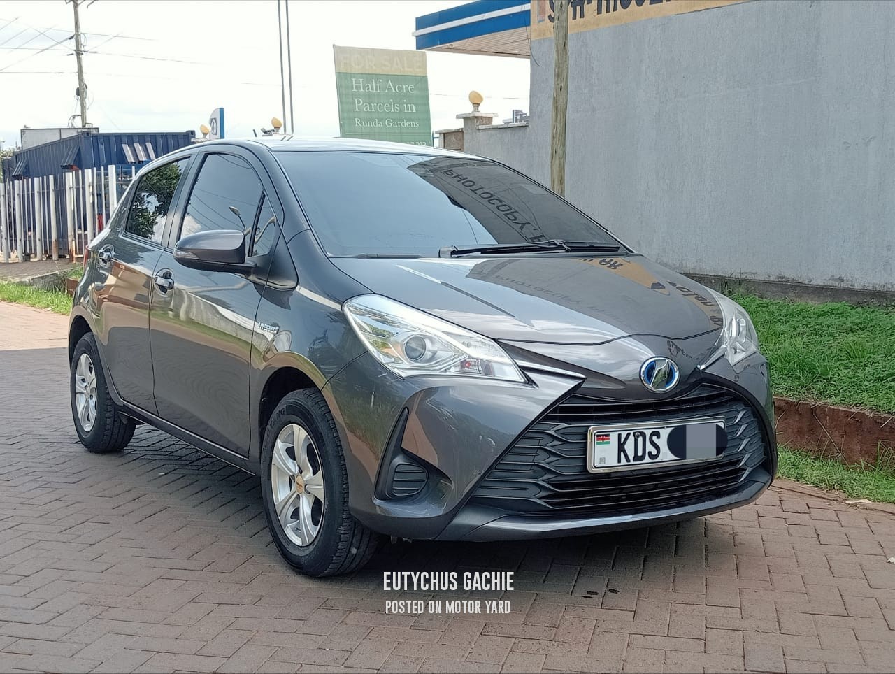 Toyota Vitz 2017 Grey