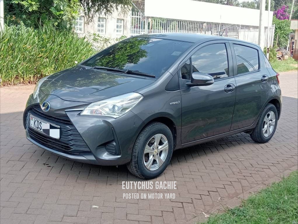 Toyota Vitz 2017 Grey
