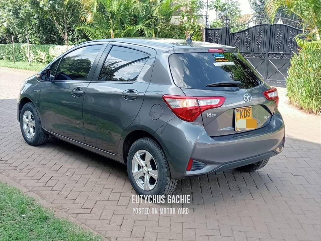Toyota Vitz 2017 Grey