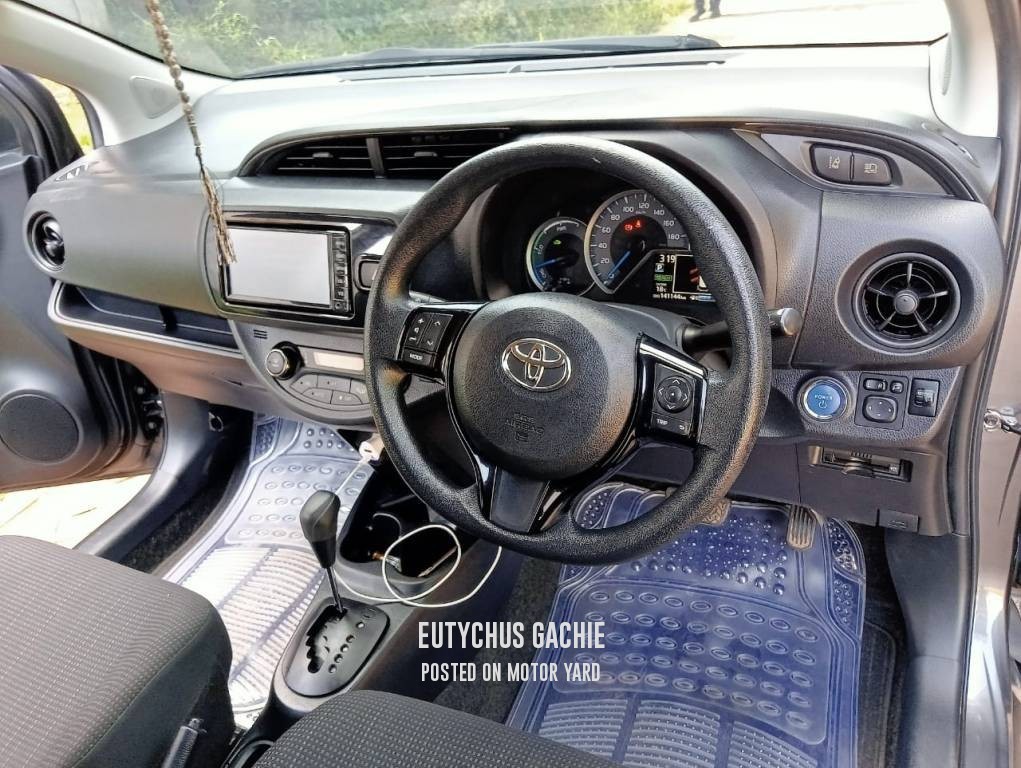 Toyota Vitz 2017 Grey