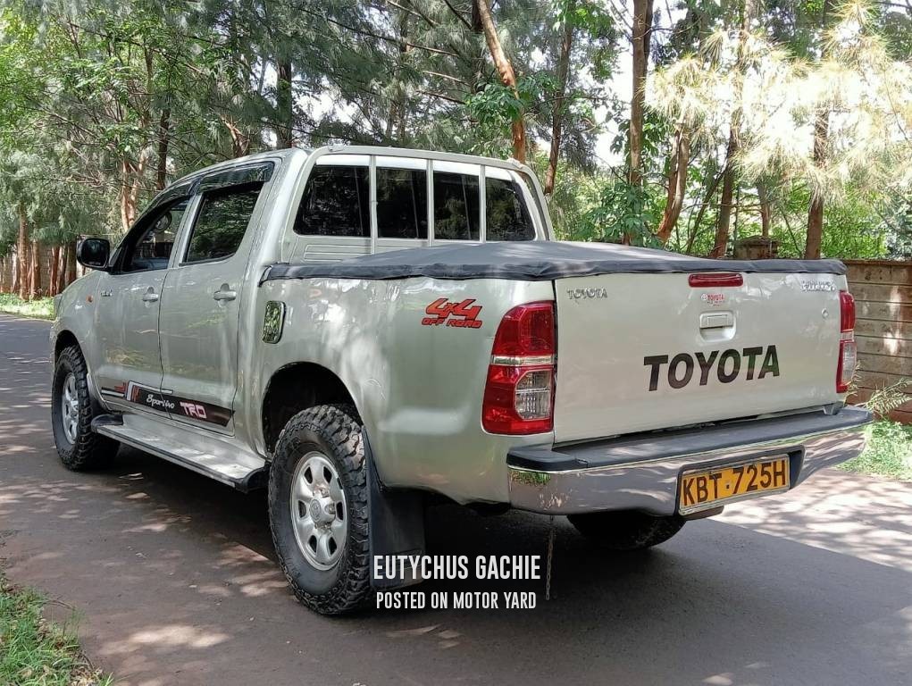 Toyota Hilux Vigo D/Cab 2012 Silver