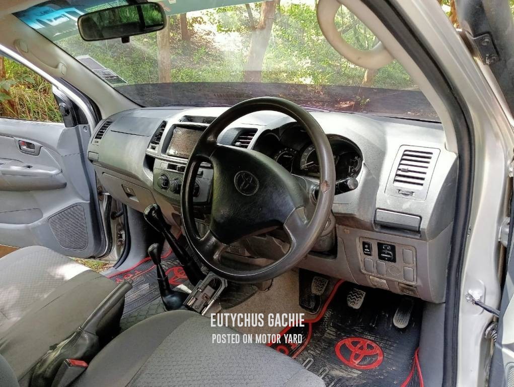 Toyota Hilux Vigo D/Cab 2012 Silver