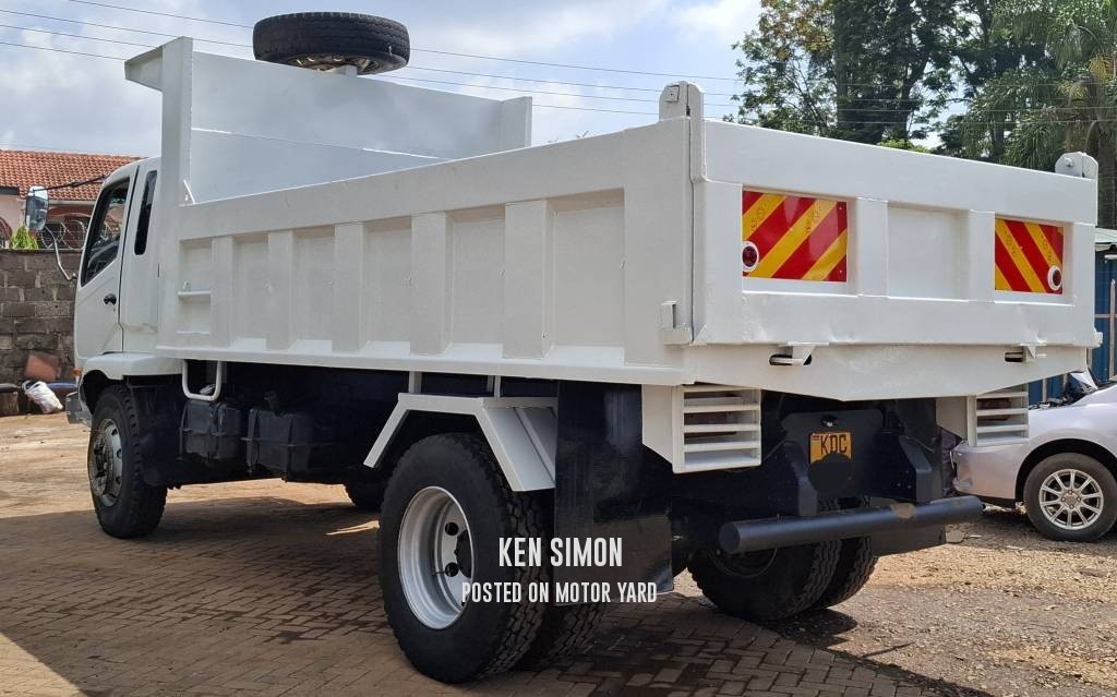 Mitsubishi Fuso 2021 White