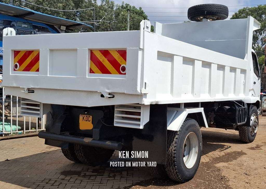 Mitsubishi Fuso 2021 White