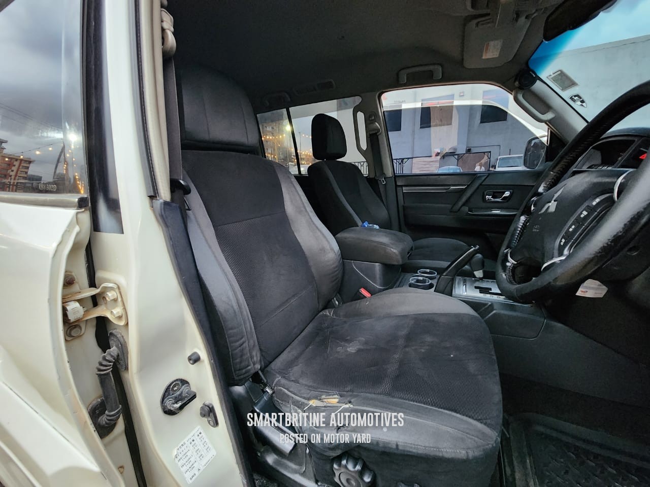 Mitsubishi Pajero Dakar 2007 White