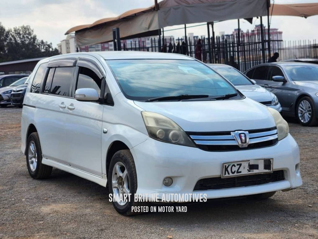 Toyota ISIS 2013 Pearl