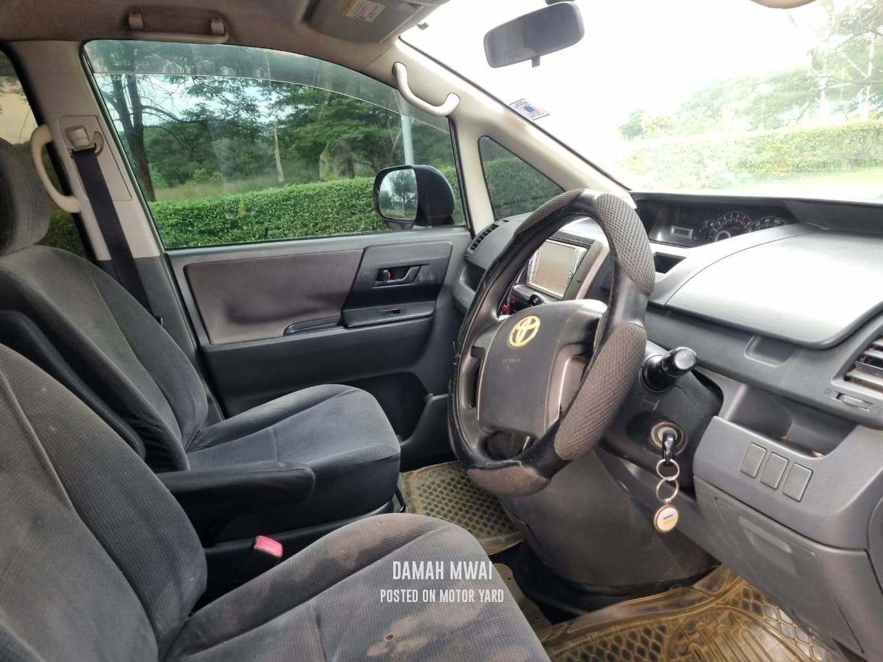 Toyota Voxy 2010 Silver