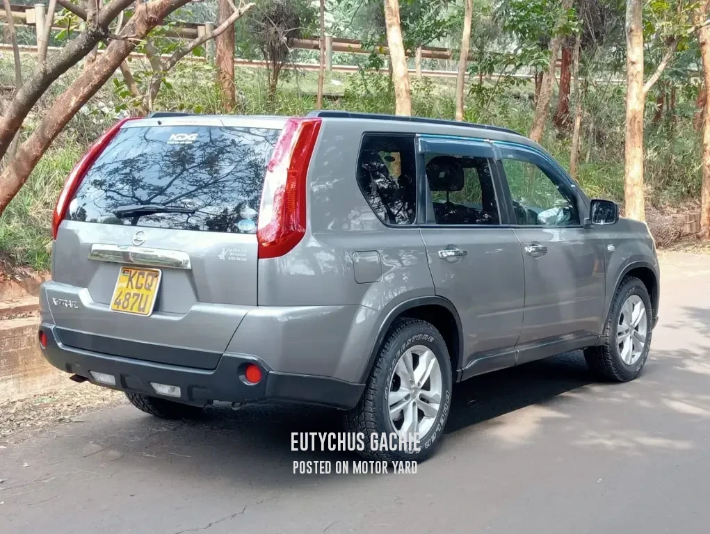 Nissan Xtrail 2011 Silver