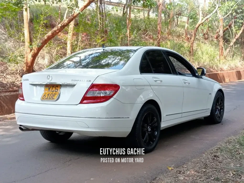 Mercedes-Benz C200 2009 White
