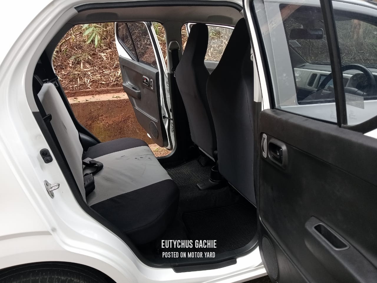 Suzuki Alto 2018 White