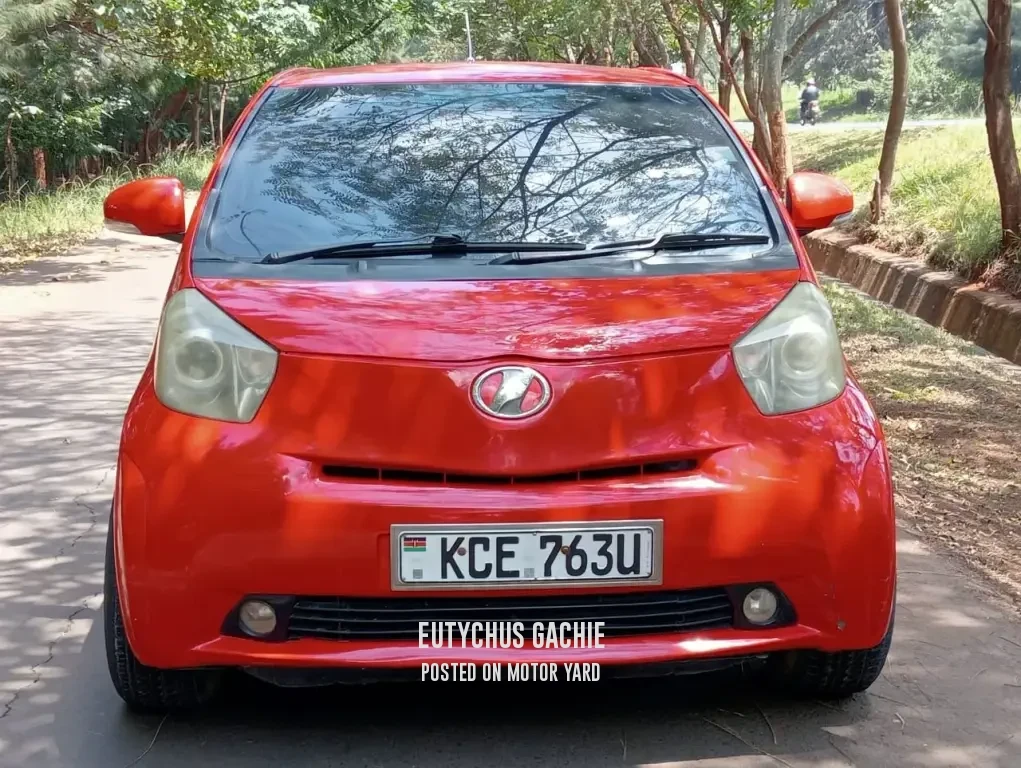 Toyota iQ 2008 Red