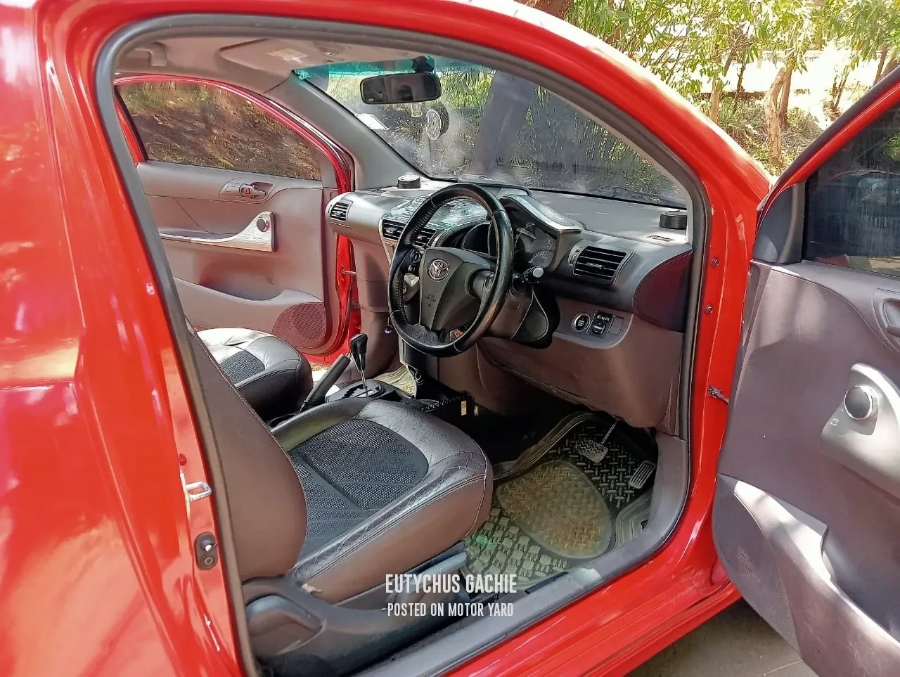 Toyota iQ 2008 Red