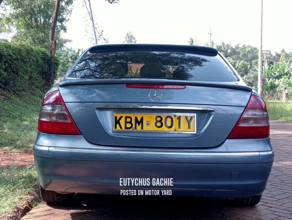 Mercedes-Benz E200 2006 Blue