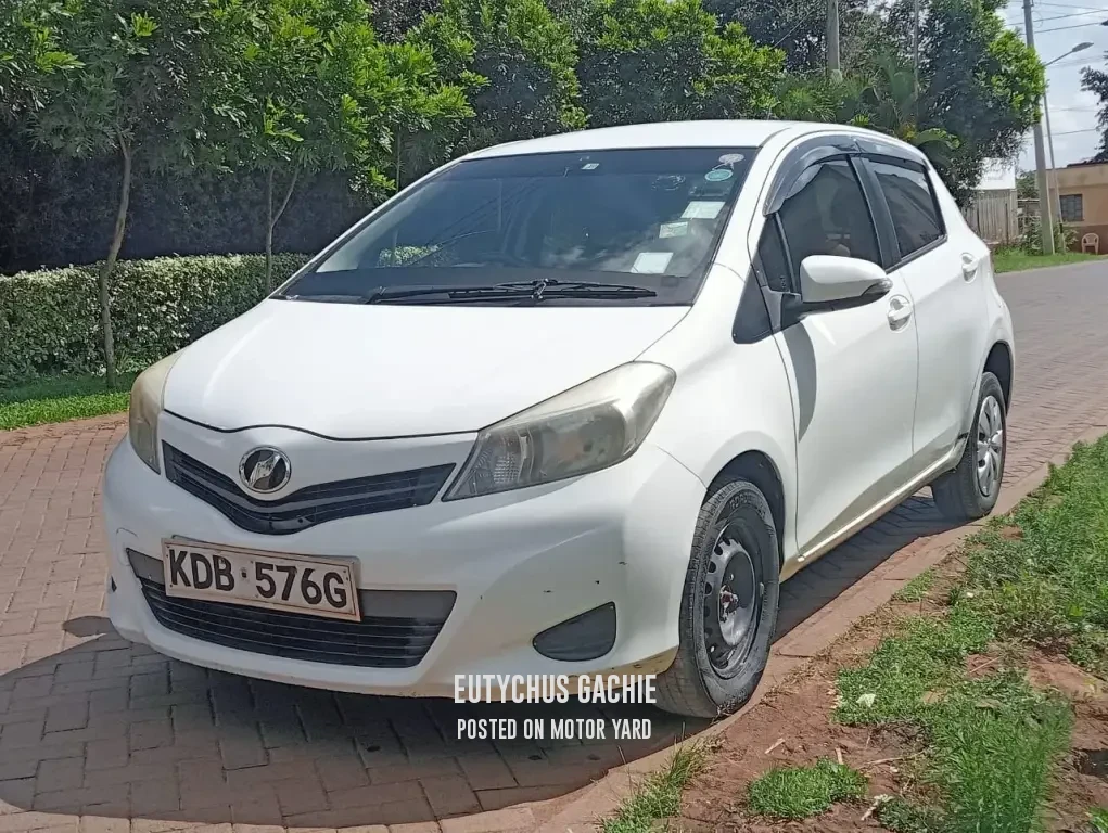 Toyota Vitz 2013 White