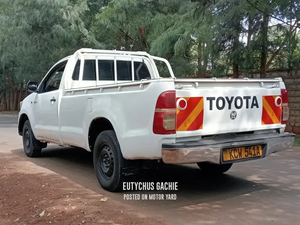 Toyota Hilux 2012 White