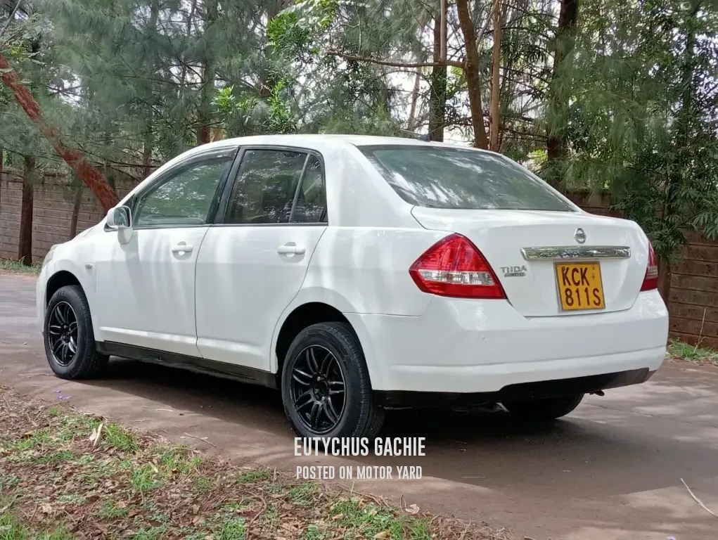 Nissan Tiida Latio 2010 White