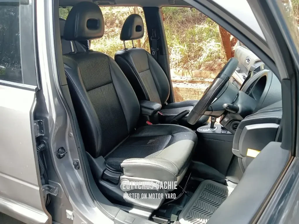 Nissan Xtrail 2011 Silver