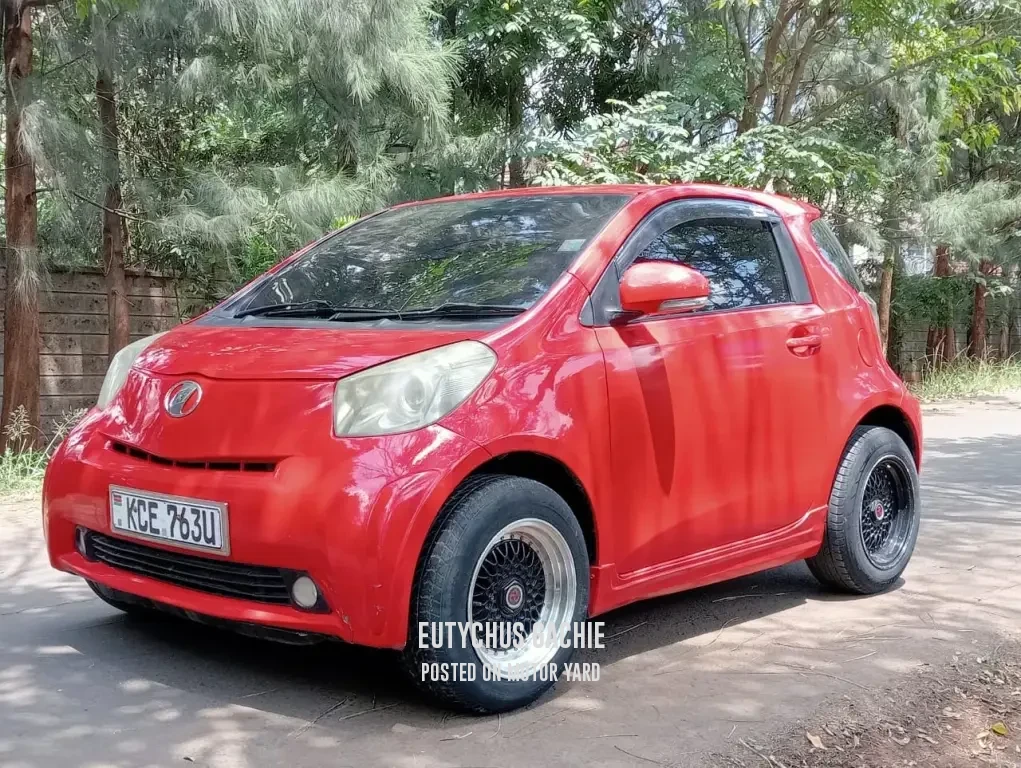 Toyota iQ 2008 Red