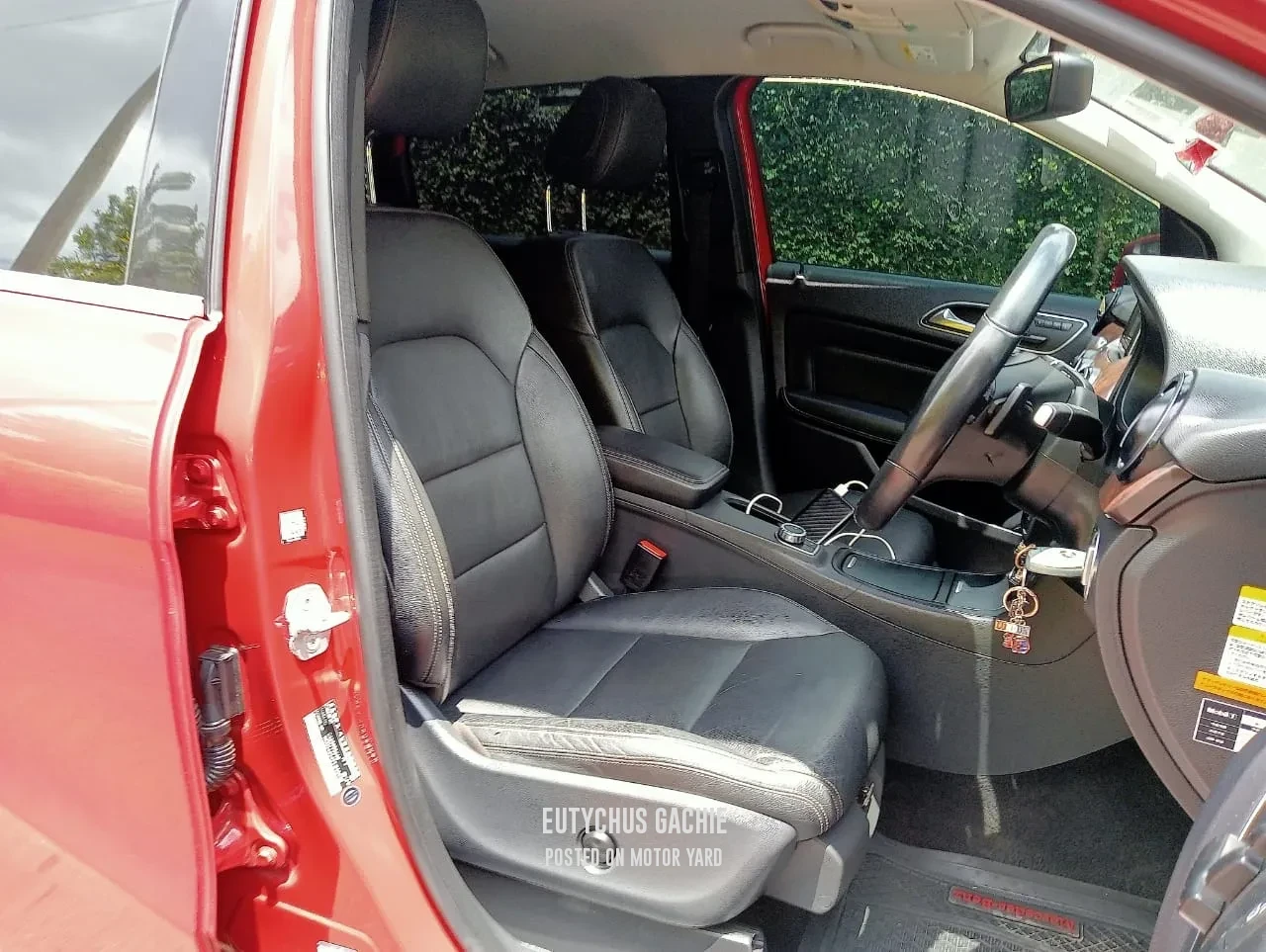 Mercedes-Benz B180 2014 Red
