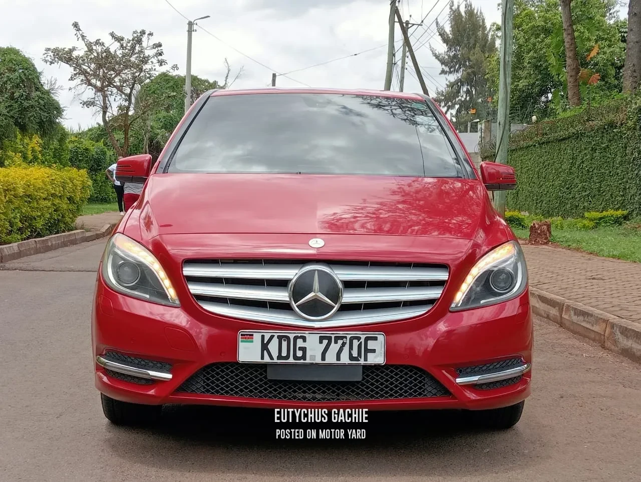 Mercedes-Benz B180 2014 Red