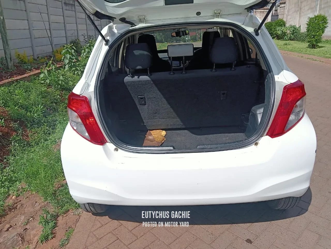 Toyota Vitz 2013 White