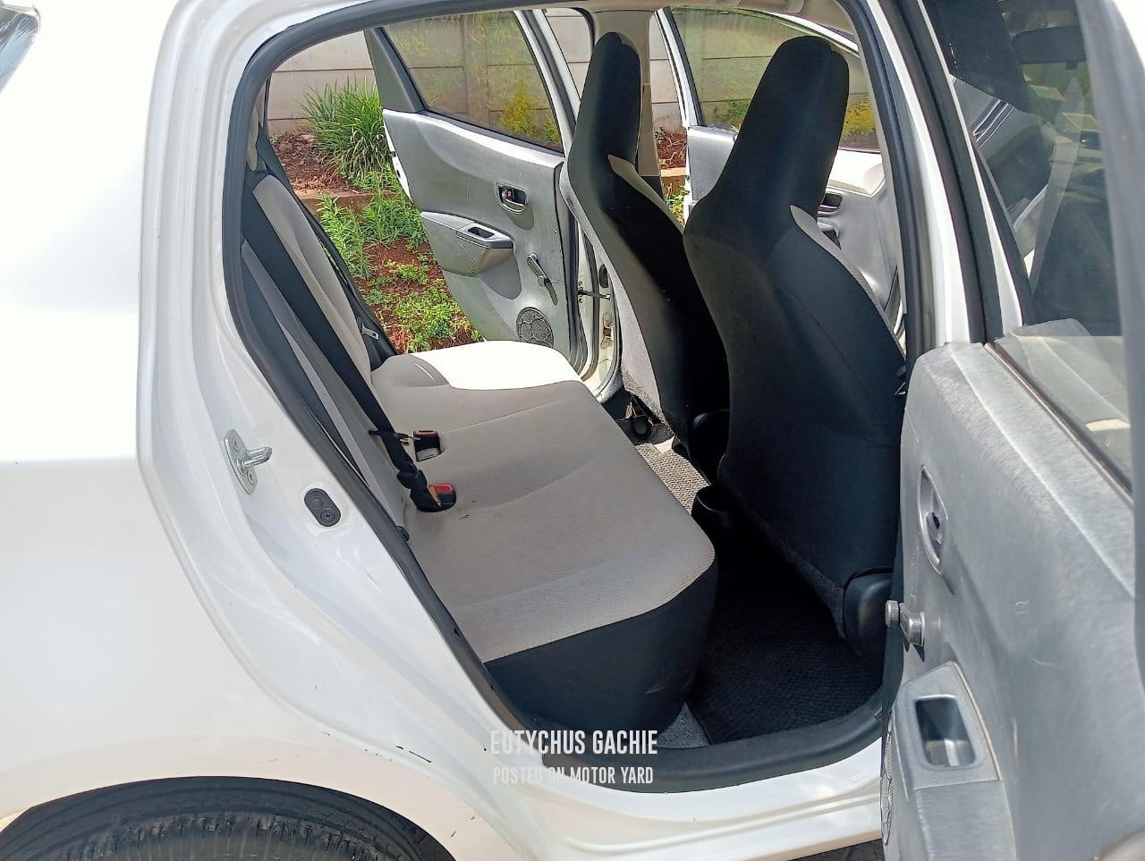 Toyota Vitz 2013 White