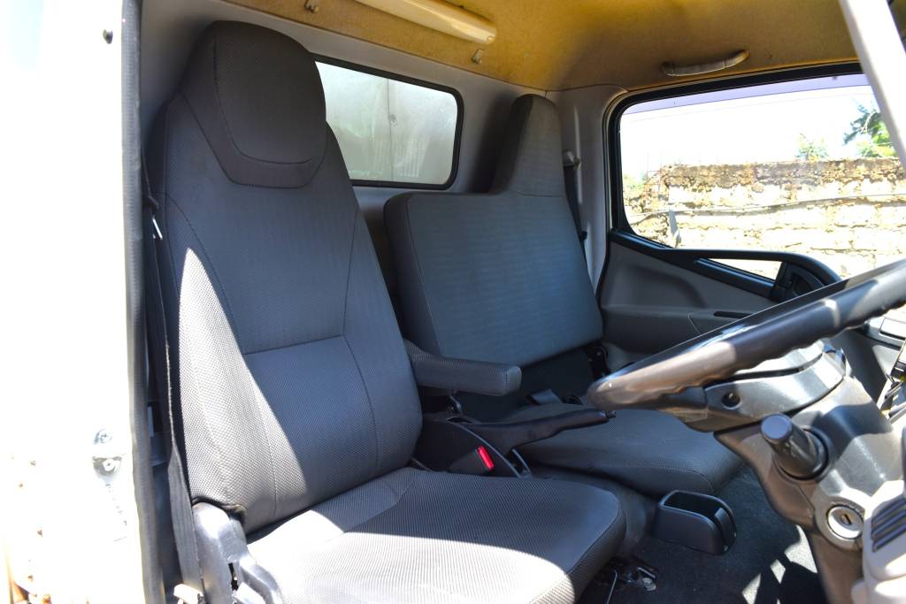 Mitsubishi Fuso 2017 White