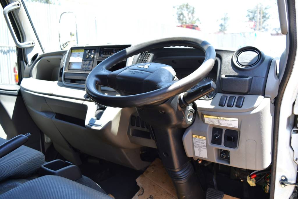 Mitsubishi Fuso 2017 White