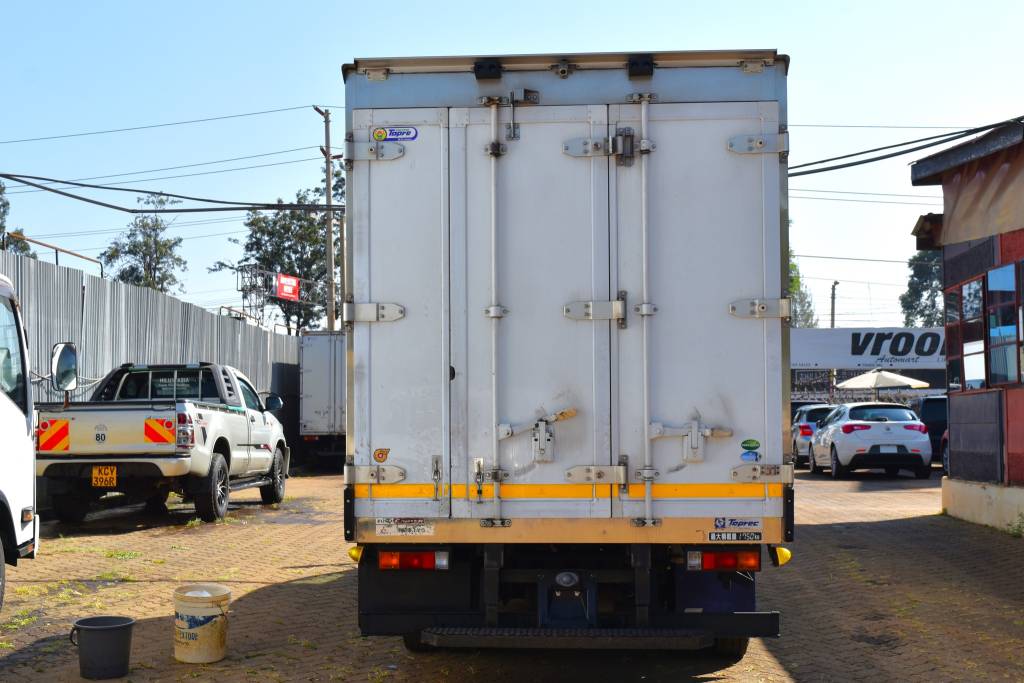 Mitsubishi Fuso 2017 White