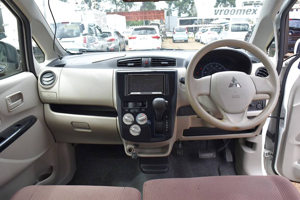 Mitsubishi eK Wagon 2018 White