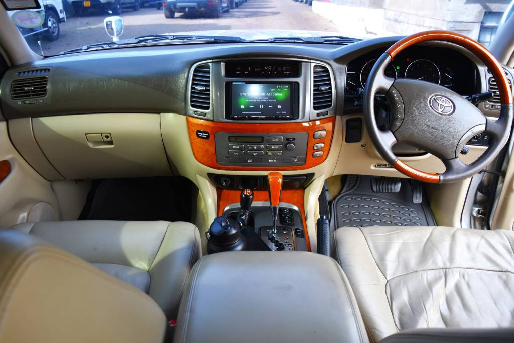 Toyota Land Cruiser Cygnus 2006 Grey