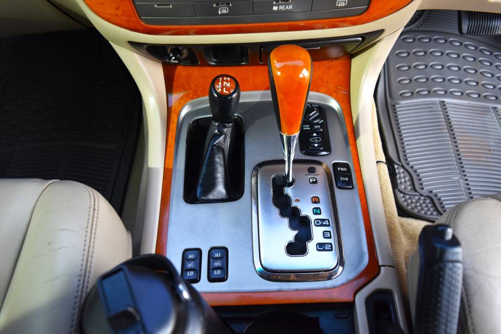 Toyota Land Cruiser Cygnus 2006 Grey