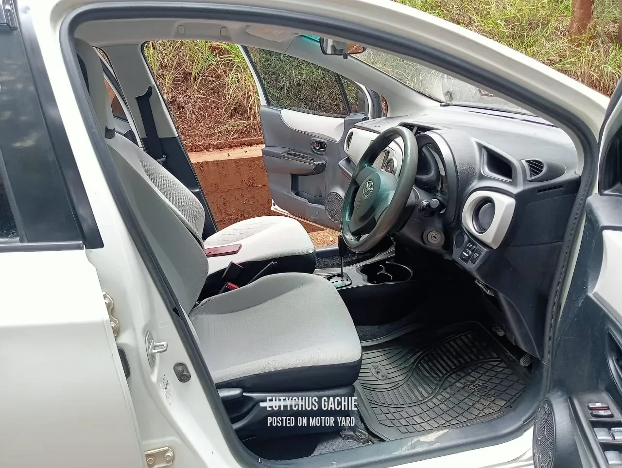 Toyota Vitz 2012 White